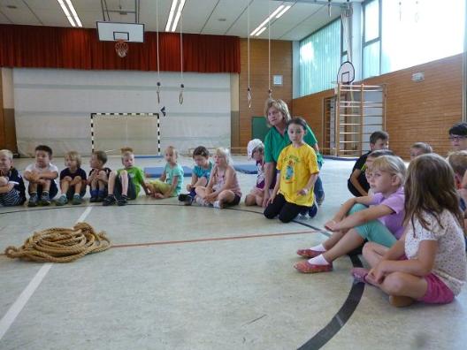 Gemeinsame Turnstunde mit den Grundschulkindern